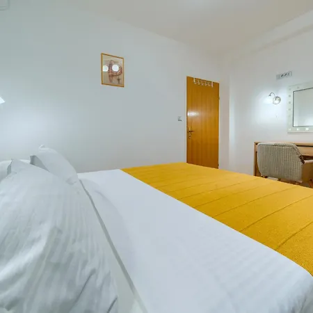 5 Bedroom Family In Makarska, Heated Pool And Jacuzzi Villa