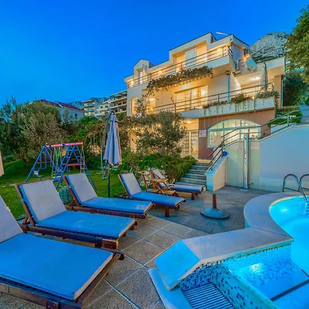 Villa 5 Bedroom Family In Makarska, Heated Pool And Jacuzzi