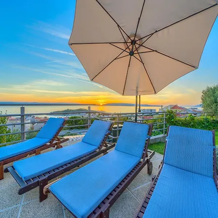 5 Bedroom Family In Makarska, Heated Pool And Jacuzzi Villa Makarska