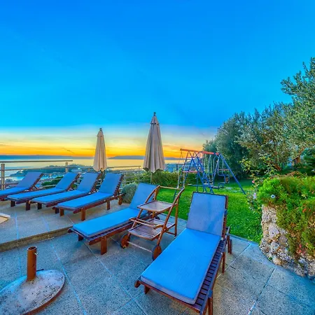 Villa 5 Bedroom Family In Makarska, Heated Pool And Jacuzzi Makarska