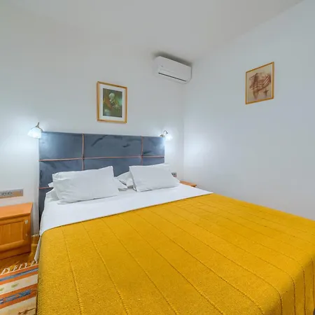 5 Bedroom Family In Makarska, Heated Pool And Jacuzzi *