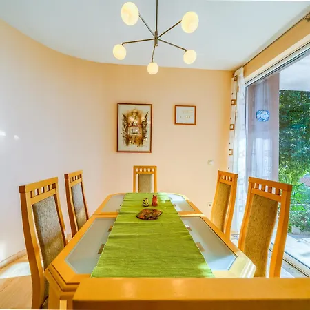 5 Bedroom Family In Makarska, Heated Pool And Jacuzzi