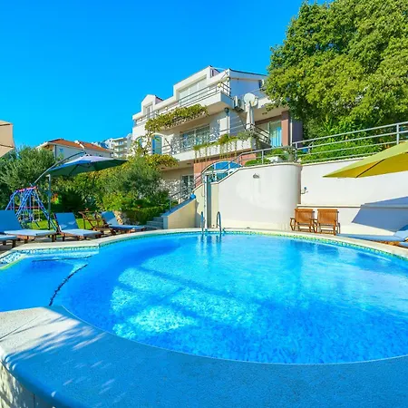 Villa 5 Bedroom Family In Makarska, Heated Pool And Jacuzzi