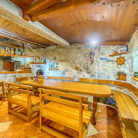 5 Bedroom Family In Makarska, Heated Pool And Jacuzzi * Makarska