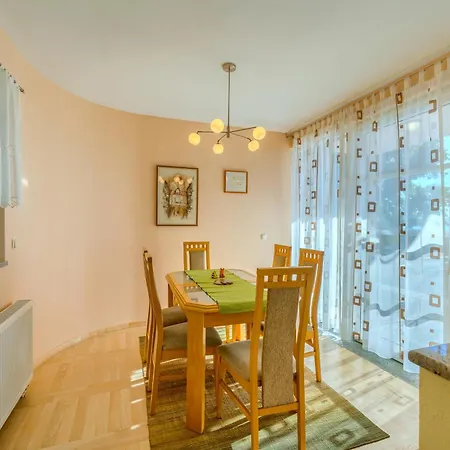 Villa 5 Bedroom Family In Makarska, Heated Pool And Jacuzzi Makarska