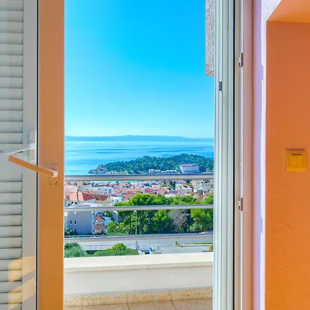 5 Bedroom Family In Makarska, Heated Pool And Jacuzzi *