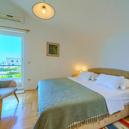Villa 5 Bedroom Family In Makarska, Heated Pool And Jacuzzi