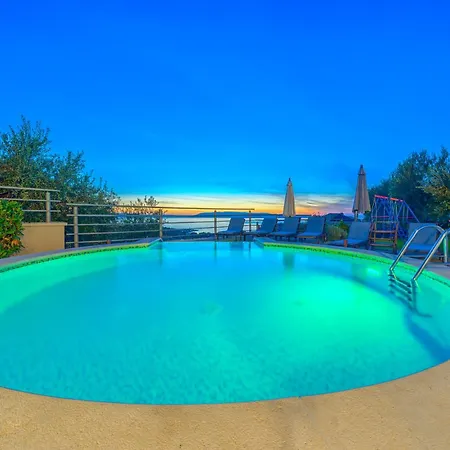5 Bedroom Family In Makarska, Heated Pool And Jacuzzi Villa