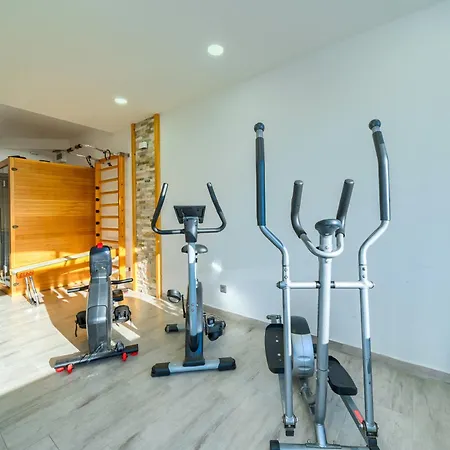 Villa 5 Bedroom Family In Makarska, Heated Pool And Jacuzzi *