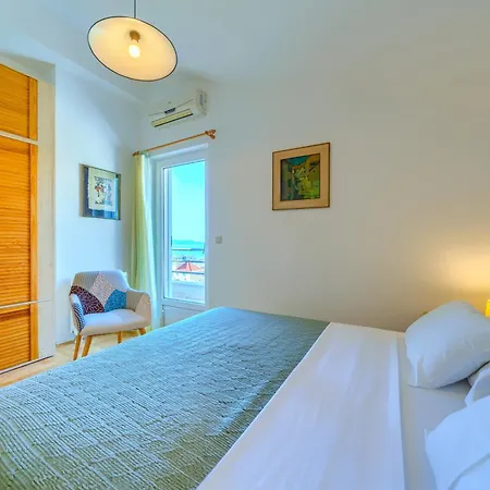 Villa 5 Bedroom Family In Makarska, Heated Pool And Jacuzzi *