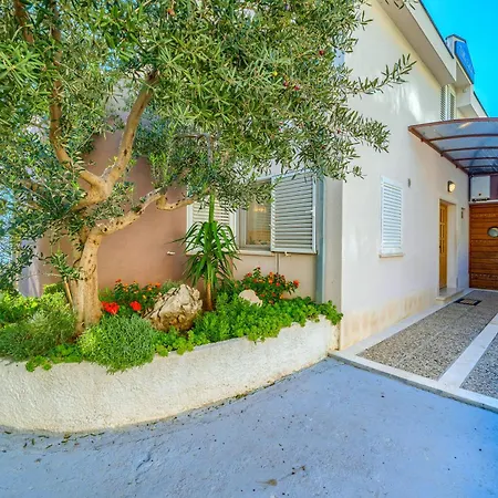 Villa 5 Bedroom Family In Makarska, Heated Pool And Jacuzzi Makarska